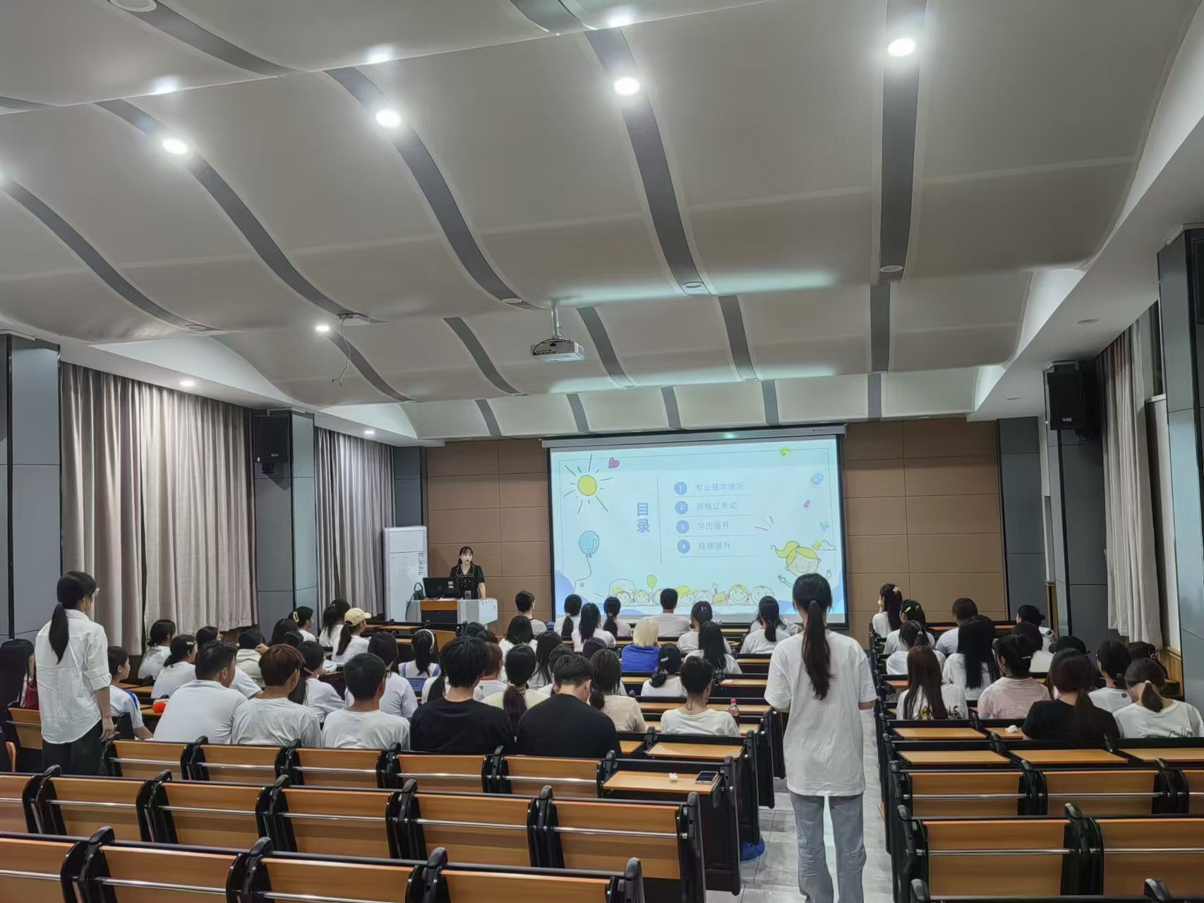 早期教育专业宣讲会现场.jpg